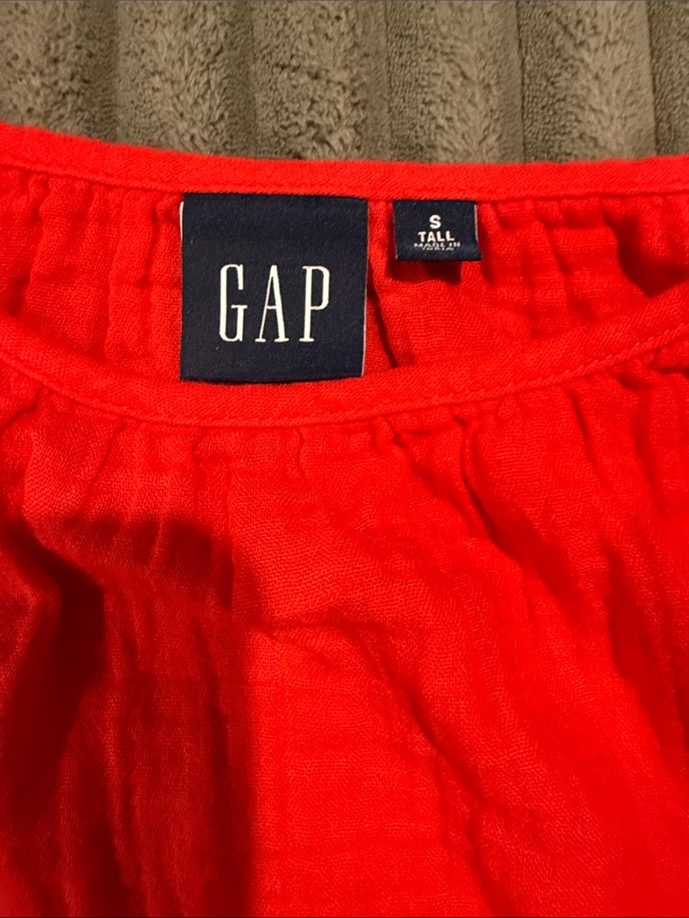 GAP Women's Bright Red Ruffle Strap Tank - Picture 2 of 4